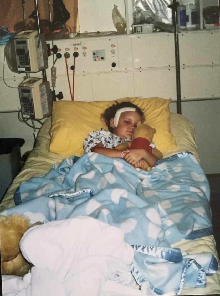 Georgina in Hospital bed. Providing a Canteen cancer donation helps young people like Georgina.