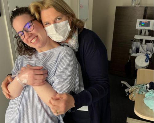 saskia and her mother in hospital