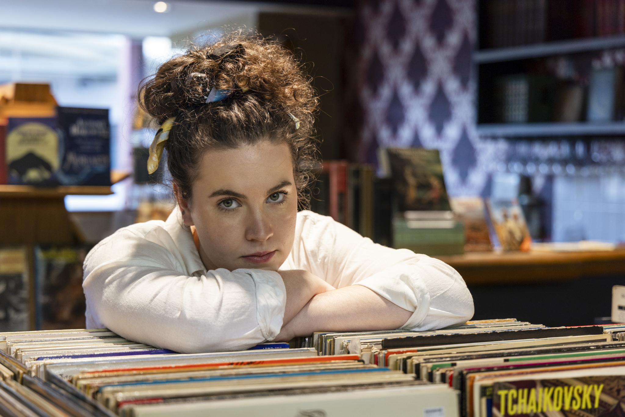 Saskia in a bookstore